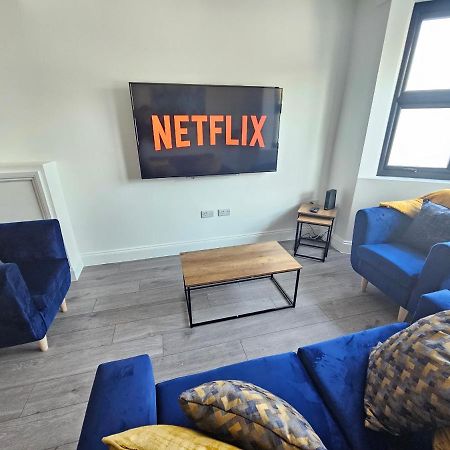 Spacious 4Br House, London, Sleeps 9, Parking Available Εξωτερικό φωτογραφία