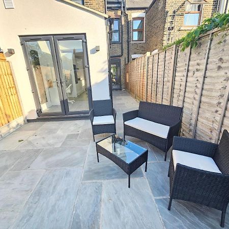 Spacious 4Br House, London, Sleeps 9, Parking Available Εξωτερικό φωτογραφία