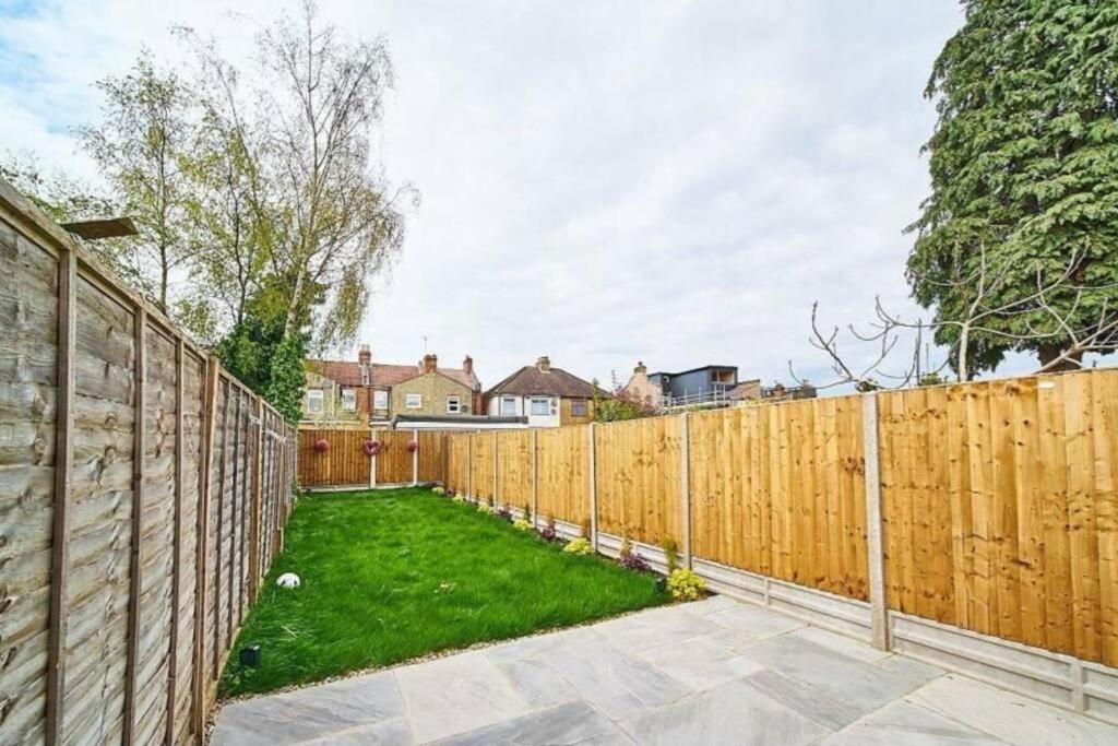 Spacious 4Br House, London, Sleeps 9, Parking Available Εξωτερικό φωτογραφία