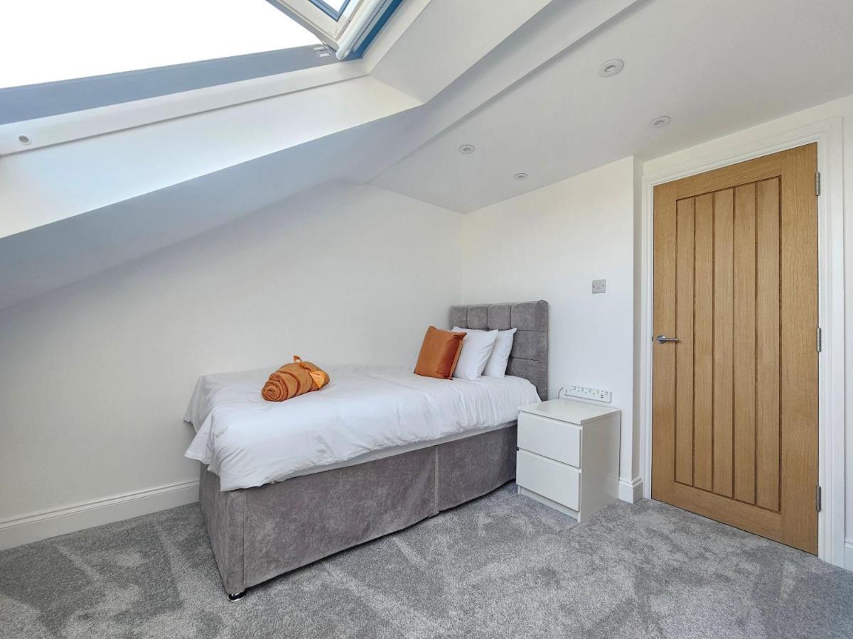Spacious 4Br House, London, Sleeps 9, Parking Available Εξωτερικό φωτογραφία