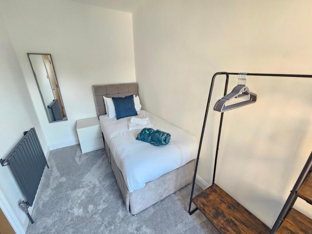 Spacious 4Br House, London, Sleeps 9, Parking Available Εξωτερικό φωτογραφία