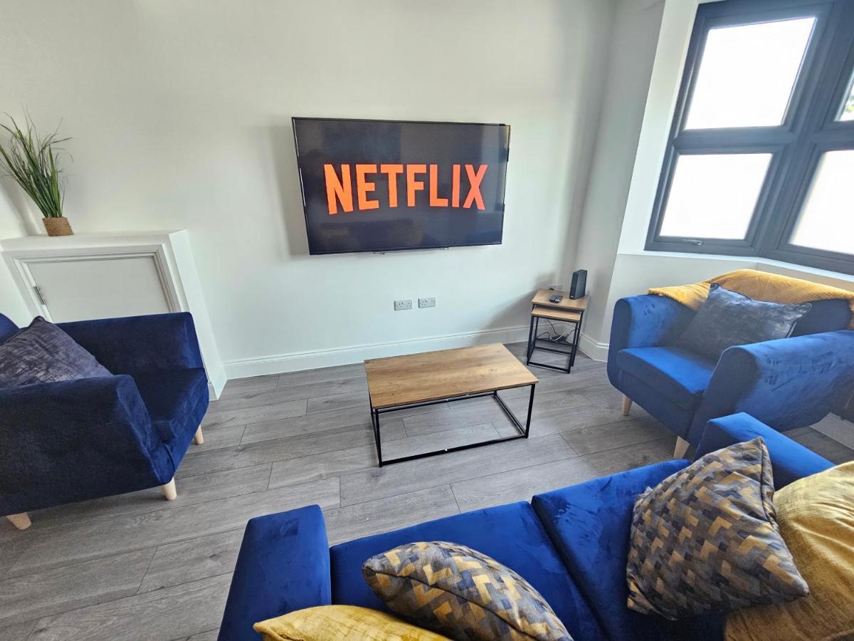 Spacious 4Br House, London, Sleeps 9, Parking Available Εξωτερικό φωτογραφία