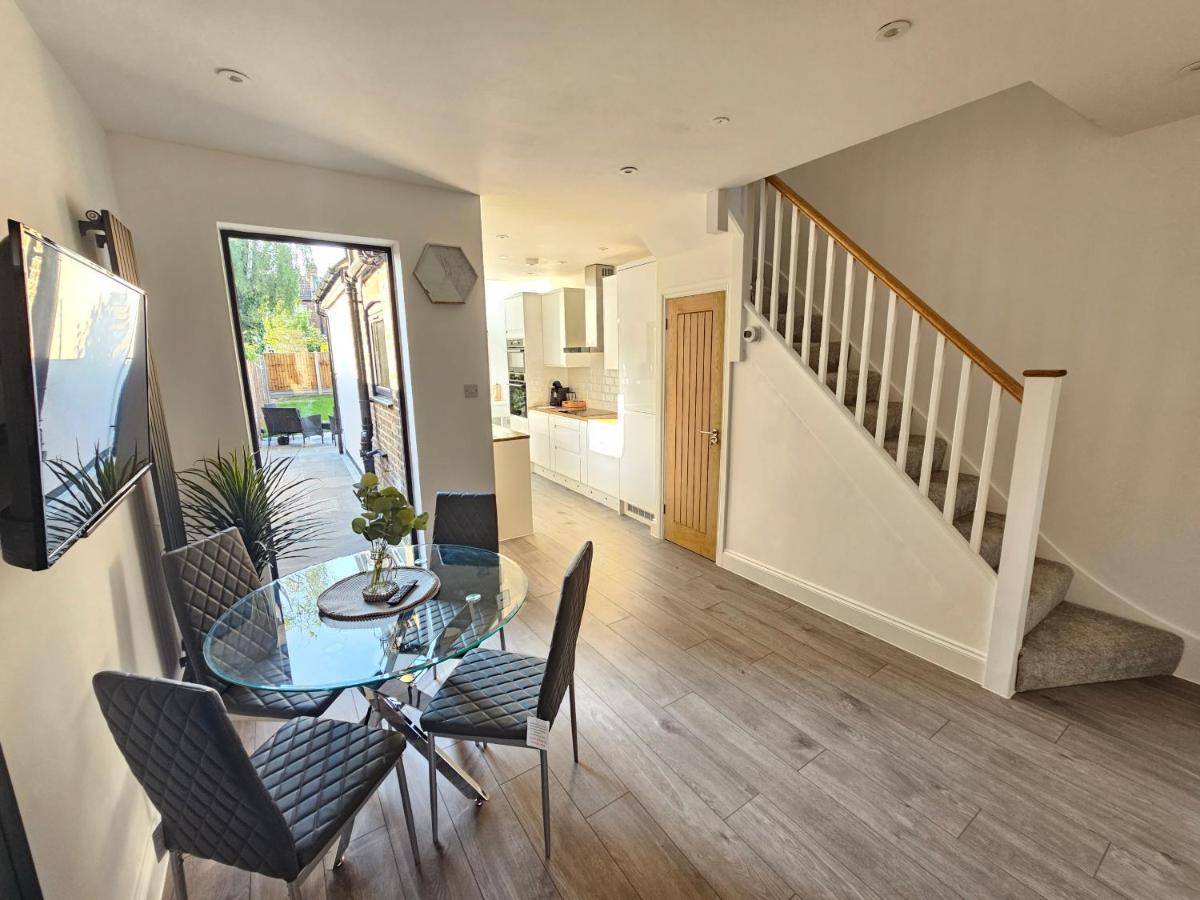 Spacious 4Br House, London, Sleeps 9, Parking Available Εξωτερικό φωτογραφία