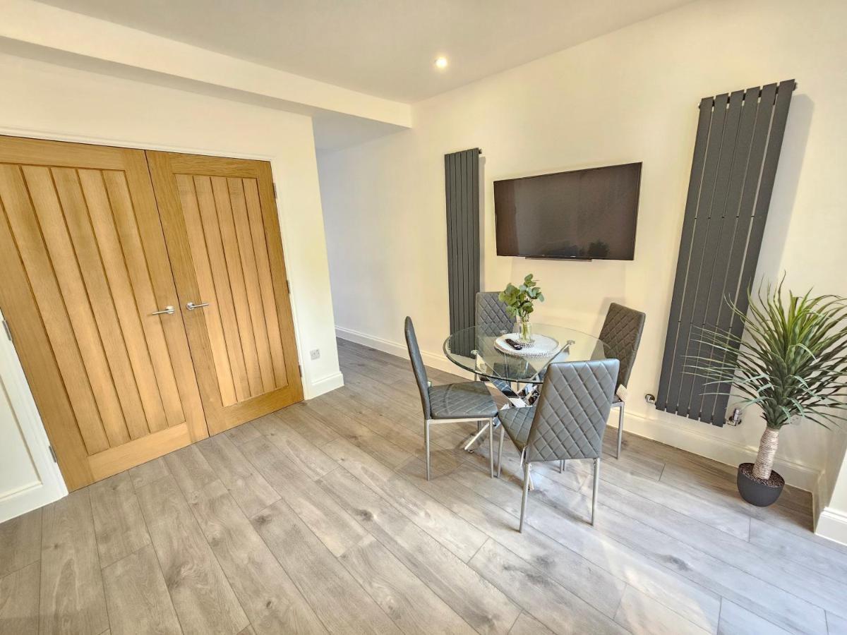 Spacious 4Br House, London, Sleeps 9, Parking Available Εξωτερικό φωτογραφία